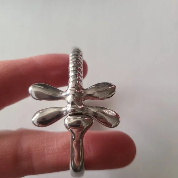 Uno de 50 Sterling Silver Plated Hinged Bangle Bracelet - Picture 2 of 5